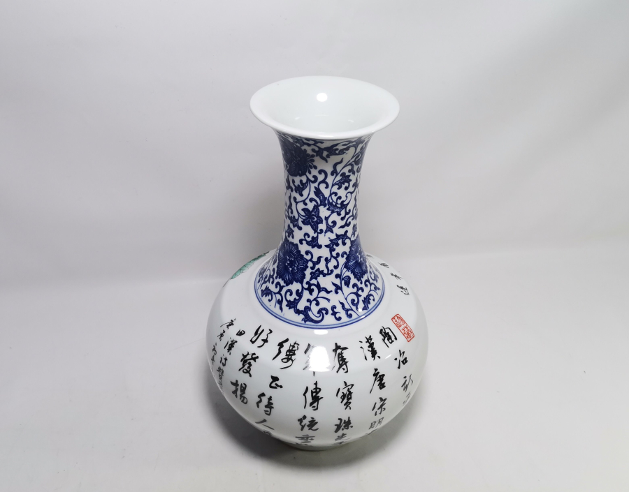 ÜZERİ YAZILI NADİR TİPTE UZAK DOĞU VAZO