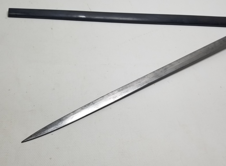 ÜZERİNDE SAHİBİNİN ADININ YAZILI OLDUĞU OSMANLI DÖNEMİ ALLAH BİZİMLE YAZILI ORİJİNAL KININDA TOPÇU SUBAY KILICI