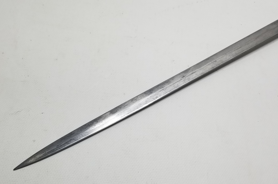 ÜZERİNDE SAHİBİNİN ADININ YAZILI OLDUĞU OSMANLI DÖNEMİ ALLAH BİZİMLE YAZILI ORİJİNAL KININDA TOPÇU SUBAY KILICI