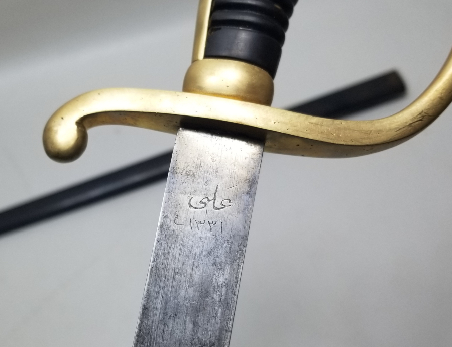 ÜZERİNDE SAHİBİNİN ADININ YAZILI OLDUĞU OSMANLI DÖNEMİ ALLAH BİZİMLE YAZILI ORİJİNAL KININDA TOPÇU SUBAY KILICI