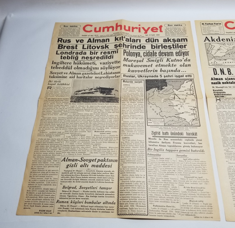 1939 VE 1940 TARİHLİ 2. DÜNYA SAVAŞI DÖNEMİ 2 ADET CUMHURİYET GAZETESİ