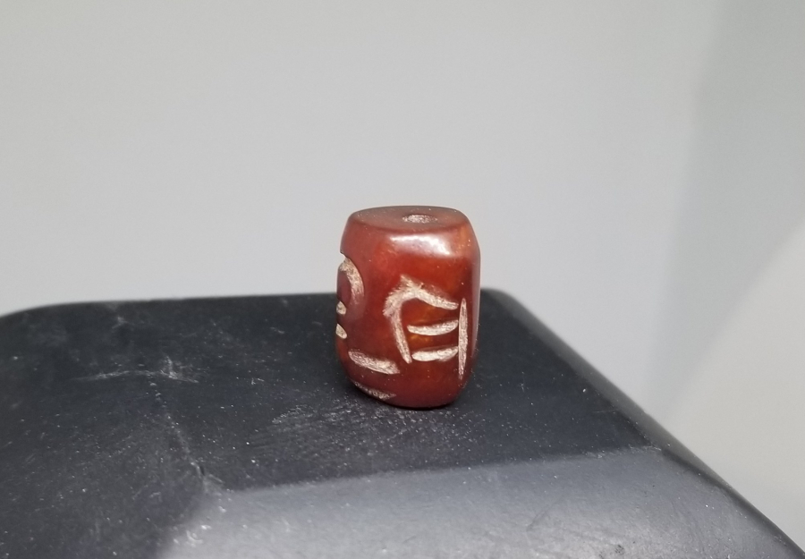 ÜZERİNDE SURET GÖRSELİ BULUNAN BÜYÜK BOY UZAKDOĞU YEŞİM KOLYE HABBESİ