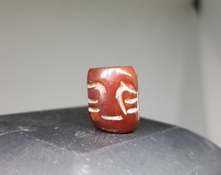 ÜZERİNDE SURET GÖRSELİ BULUNAN BÜYÜK BOY UZAKDOĞU YEŞİM KOLYE HABBESİ