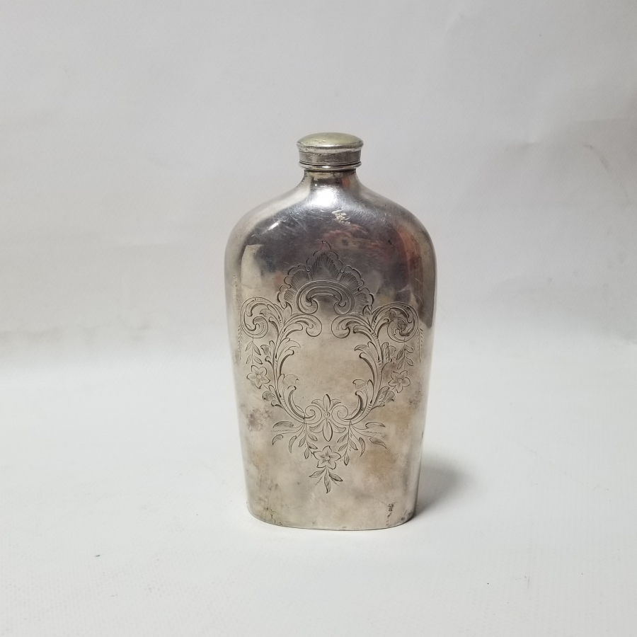 1900 BAŞLARI KALEM İŞÇİLİKLİ GÜMÜŞ KAPLAMA İNGİLİZ İÇKİ ŞİŞESİ