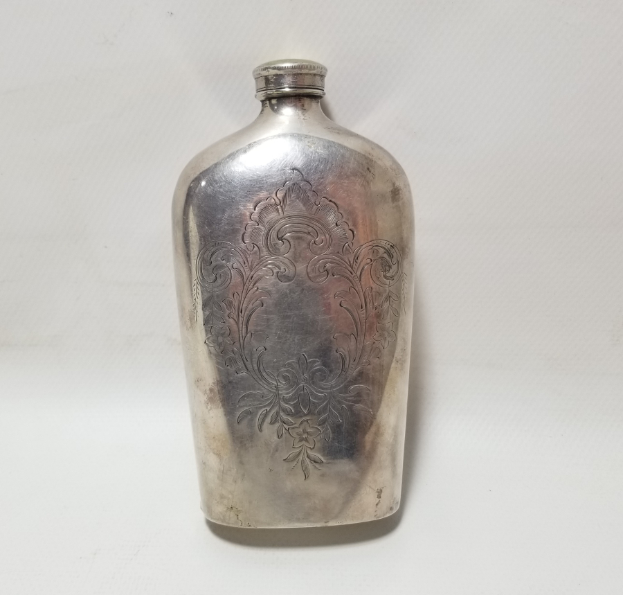 1900 BAŞLARI KALEM İŞÇİLİKLİ GÜMÜŞ KAPLAMA İNGİLİZ İÇKİ ŞİŞESİ