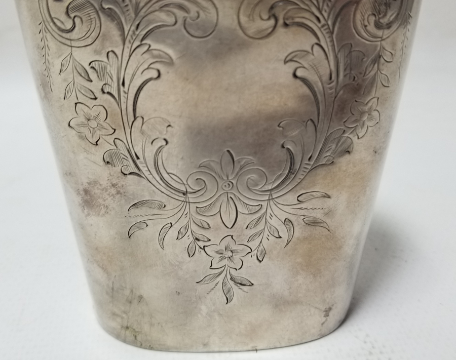 1900 BAŞLARI KALEM İŞÇİLİKLİ GÜMÜŞ KAPLAMA İNGİLİZ İÇKİ ŞİŞESİ