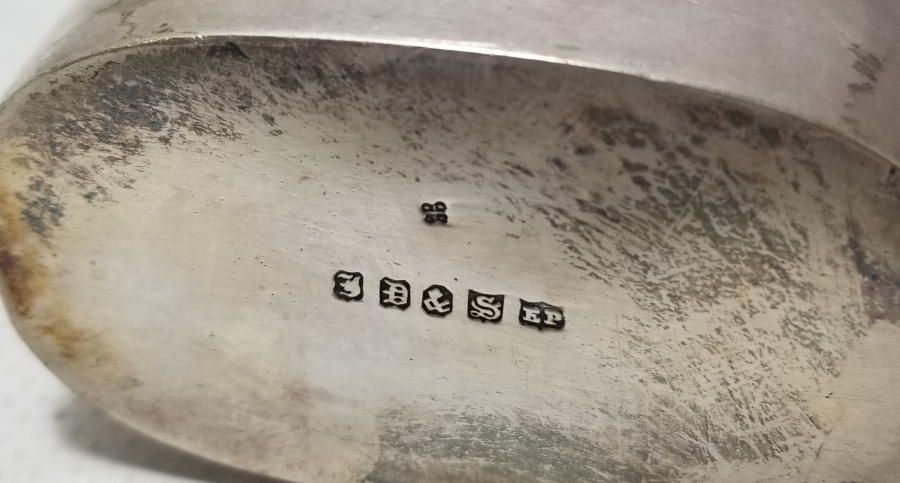 1900 BAŞLARI KALEM İŞÇİLİKLİ GÜMÜŞ KAPLAMA İNGİLİZ İÇKİ ŞİŞESİ