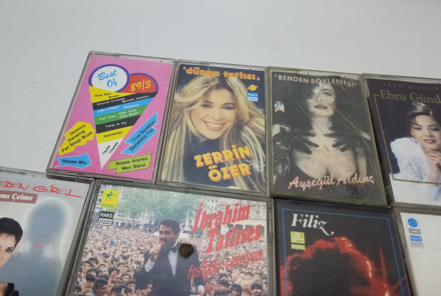 İÇLERİ DOLU NOSTALJİK KASET LOTU