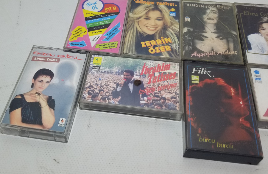 İÇLERİ DOLU NOSTALJİK KASET LOTU