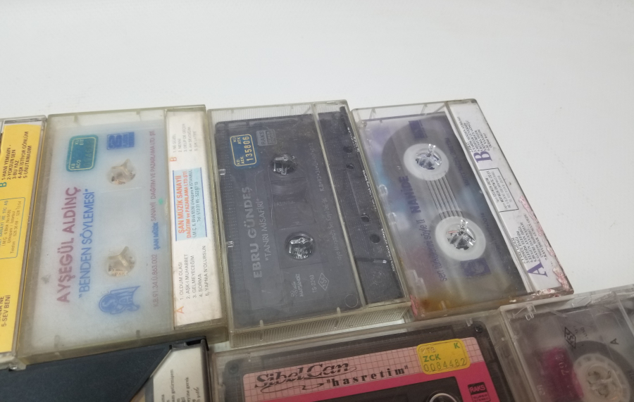 İÇLERİ DOLU NOSTALJİK KASET LOTU