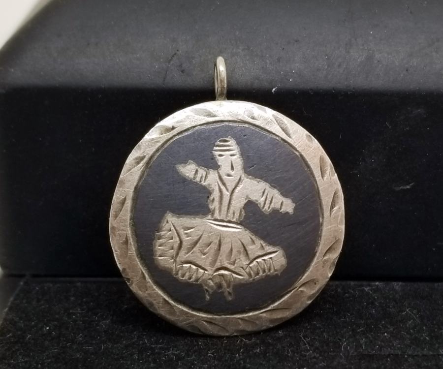 SAVATLI VE KALEM İŞÇİLİKLİ MEVLEVİ SEMAZEN GÖRSELLİ ANTİKA GÜMÜŞ KOLYE UCU