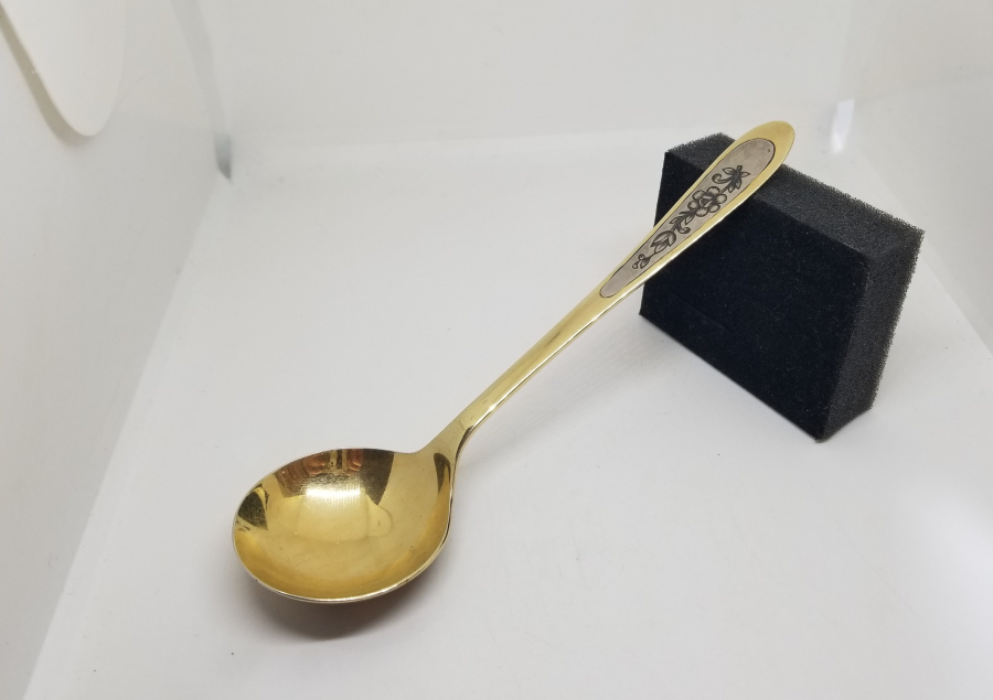 ALTIN VERMEYLİ VE SAVAT İŞÇİLİKLİ ANTİKA GÜMÜŞ SERVİS KAŞIĞI