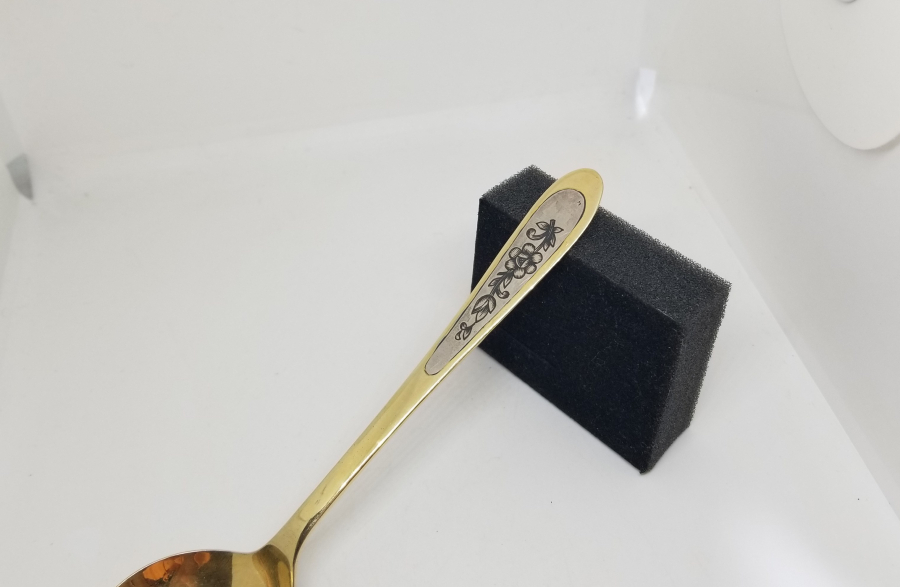 ALTIN VERMEYLİ VE SAVAT İŞÇİLİKLİ ANTİKA GÜMÜŞ SERVİS KAŞIĞI