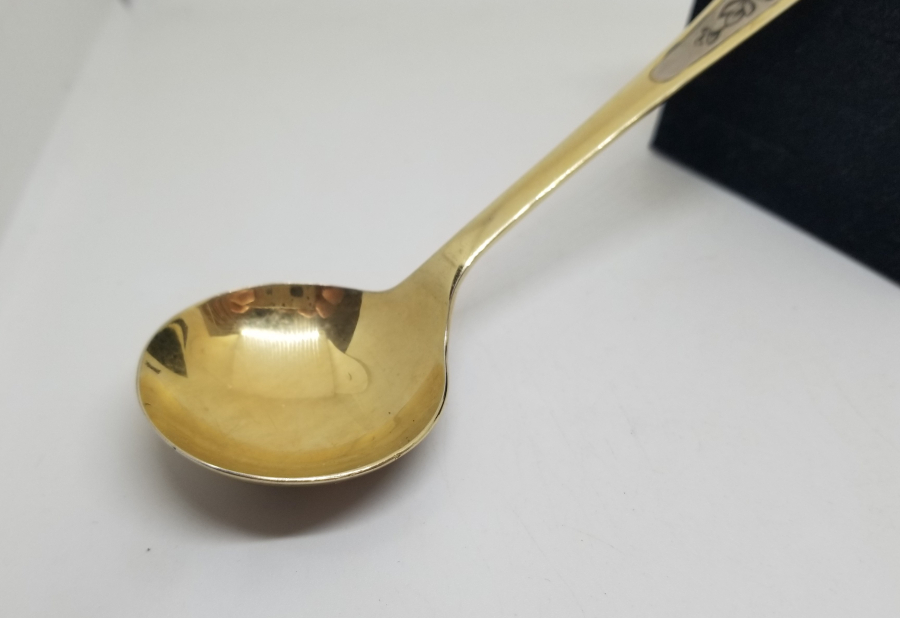 ALTIN VERMEYLİ VE SAVAT İŞÇİLİKLİ ANTİKA GÜMÜŞ SERVİS KAŞIĞI