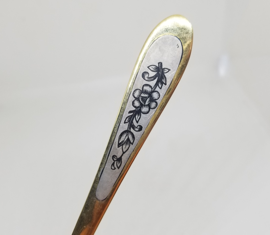 ALTIN VERMEYLİ VE SAVAT İŞÇİLİKLİ ANTİKA GÜMÜŞ SERVİS KAŞIĞI