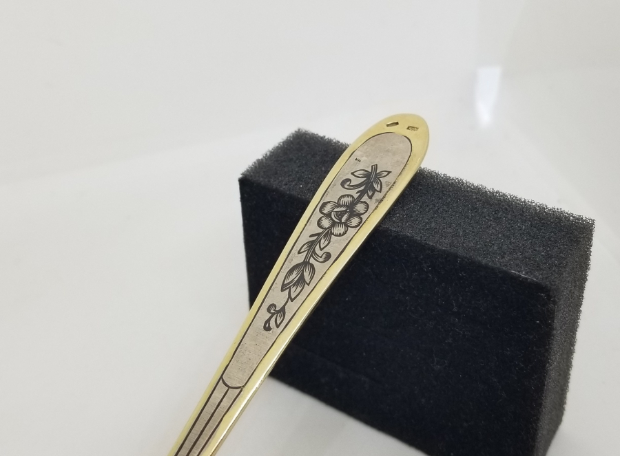 ALTIN VERMEYLİ VE SAVAT İŞÇİLİKLİ ANTİKA GÜMÜŞ SERVİS KAŞIĞI