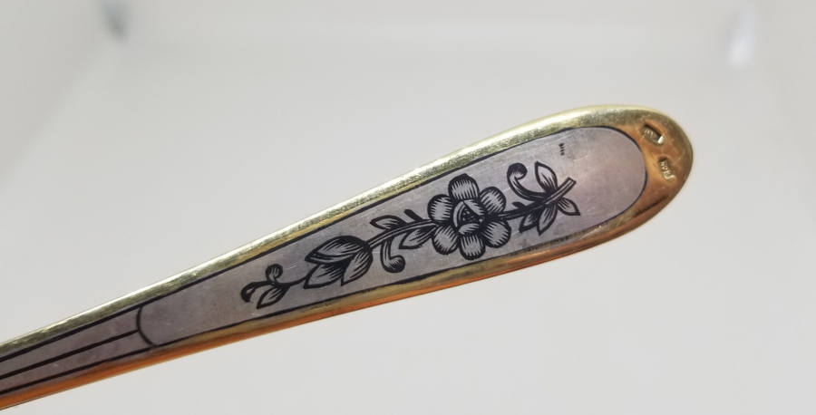 ALTIN VERMEYLİ VE SAVAT İŞÇİLİKLİ ANTİKA GÜMÜŞ SERVİS KAŞIĞI