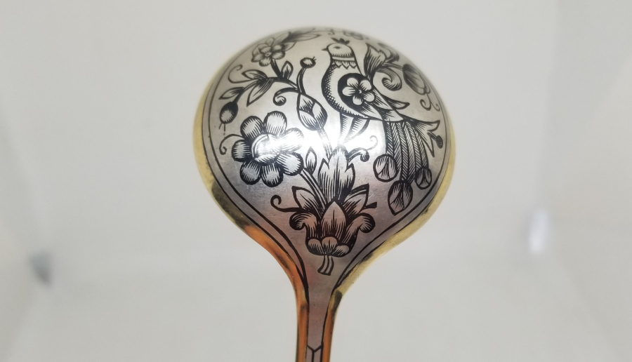 ALTIN VERMEYLİ VE SAVAT İŞÇİLİKLİ ANTİKA GÜMÜŞ SERVİS KAŞIĞI