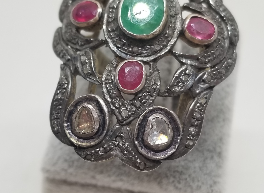 ELMAS, YAKUT VE ZÜMRÜT TAŞLI ÖZEL YAPIM BÜYÜK BOY GÜMÜŞ YÜZÜK