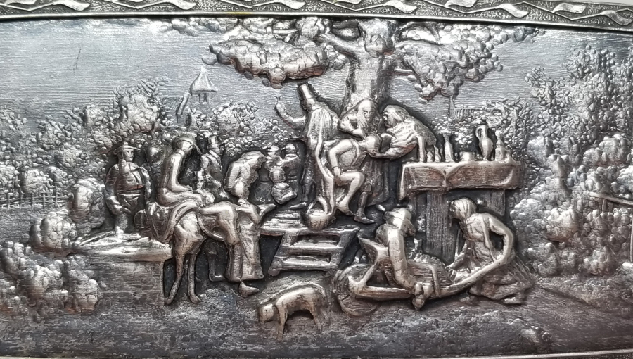 KABARTMA İŞÇİLİKLİ ANTİKA GÜMÜŞ ELBİSE FIRÇASI