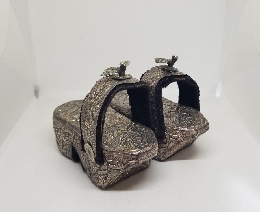 KABARTMA İŞÇİLİKLİ ANTİKA GÜMÜŞ KUŞLU BEBEK TAKUNYASI