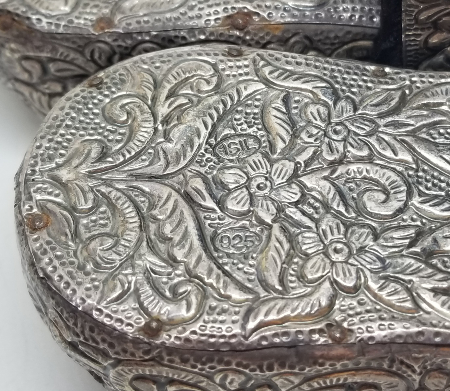 KABARTMA İŞÇİLİKLİ ANTİKA GÜMÜŞ KUŞLU BEBEK TAKUNYASI