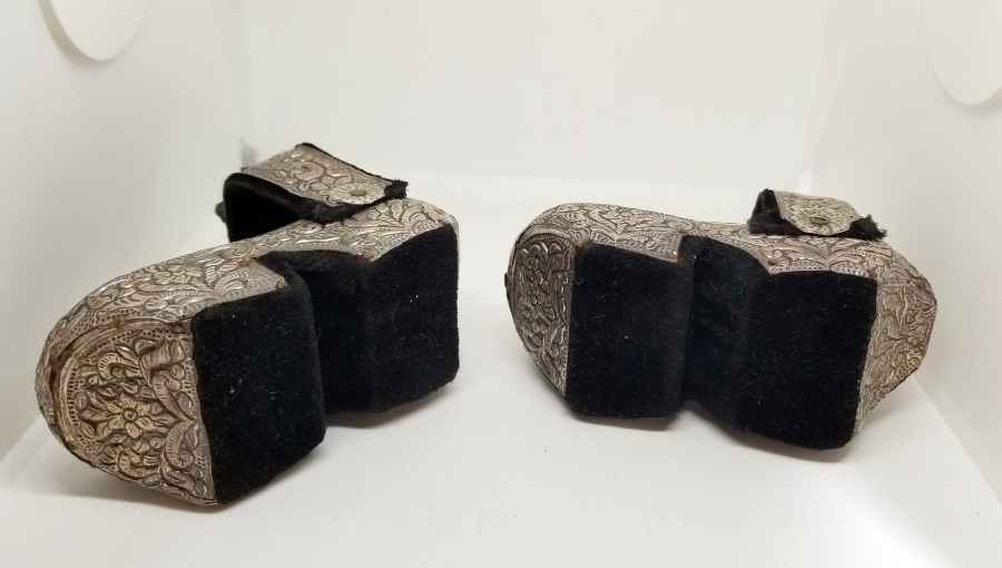 KABARTMA İŞÇİLİKLİ ANTİKA GÜMÜŞ KUŞLU BEBEK TAKUNYASI