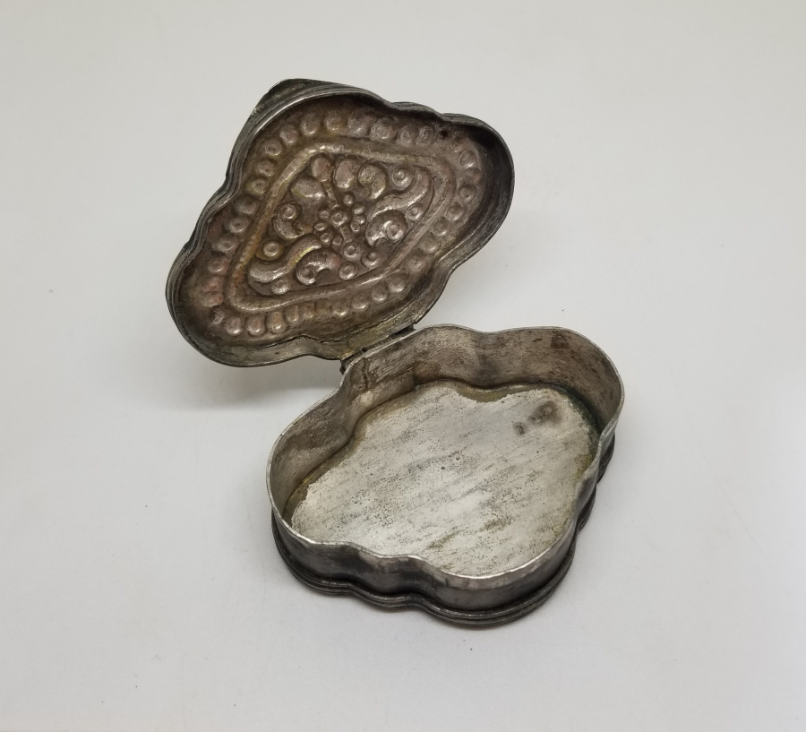 KABARTMA İŞÇİLİKLİ OSMANLI DÖNEMİ GÜMÜŞ ENFİYE KUTUSU