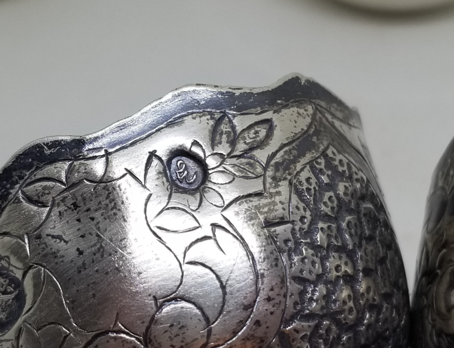 KALEM VE KABARTMA İŞÇİLİKLİ OSMANLI DÖNEMİ GÜMÜŞ ÇİFT FİNCAN ZARFI