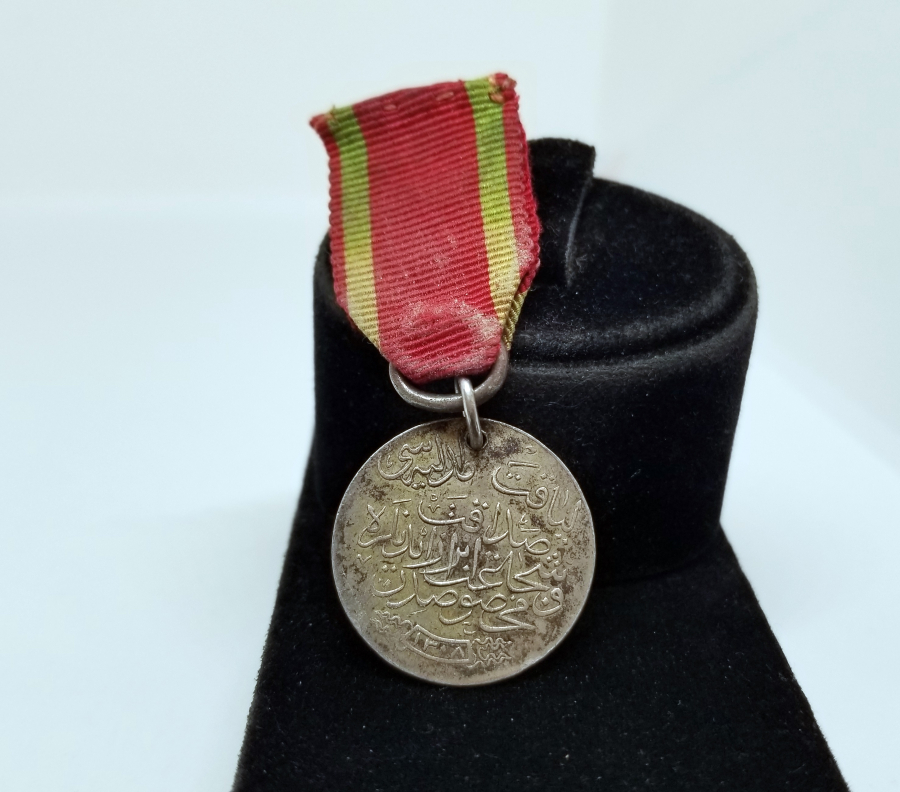 ORİJİNAL İPEK ASKI VE KURDELASIYLA GÜMÜŞ LİYAKAT MADALYASI