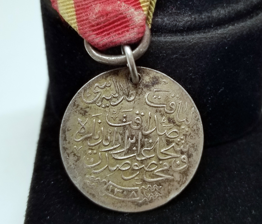 ORİJİNAL İPEK ASKI VE KURDELASIYLA GÜMÜŞ LİYAKAT MADALYASI