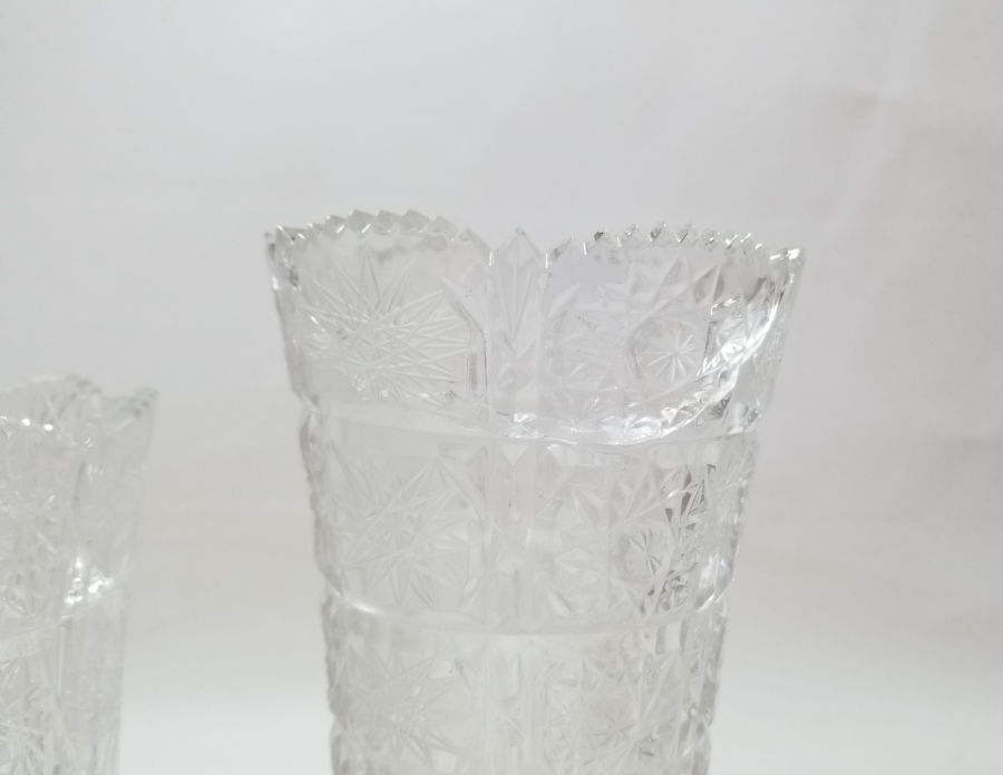 KRİSTAL KESME İŞÇİLİKLİ İKİ ADET ANTİKA CAM VAZO