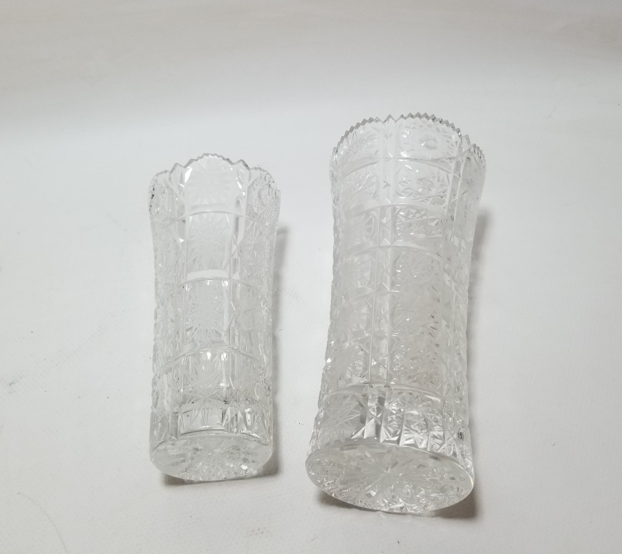KRİSTAL KESME İŞÇİLİKLİ İKİ ADET ANTİKA CAM VAZO