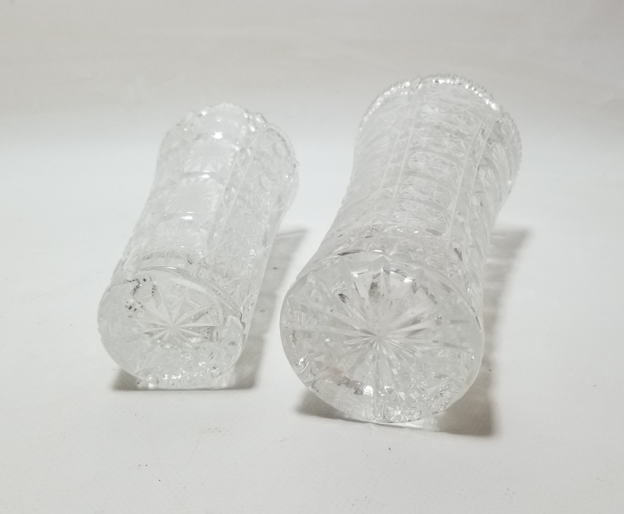 KRİSTAL KESME İŞÇİLİKLİ İKİ ADET ANTİKA CAM VAZO