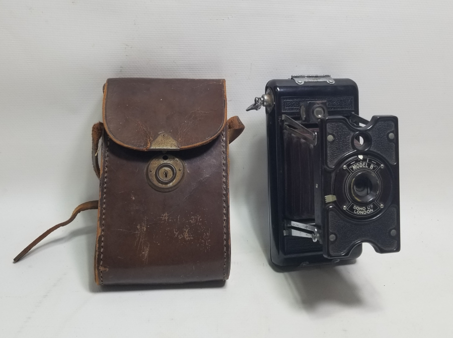 ORİJİNAL DERİ KUTUSUNDA ANTİKA FOTOĞRAF MAKİNESİ
