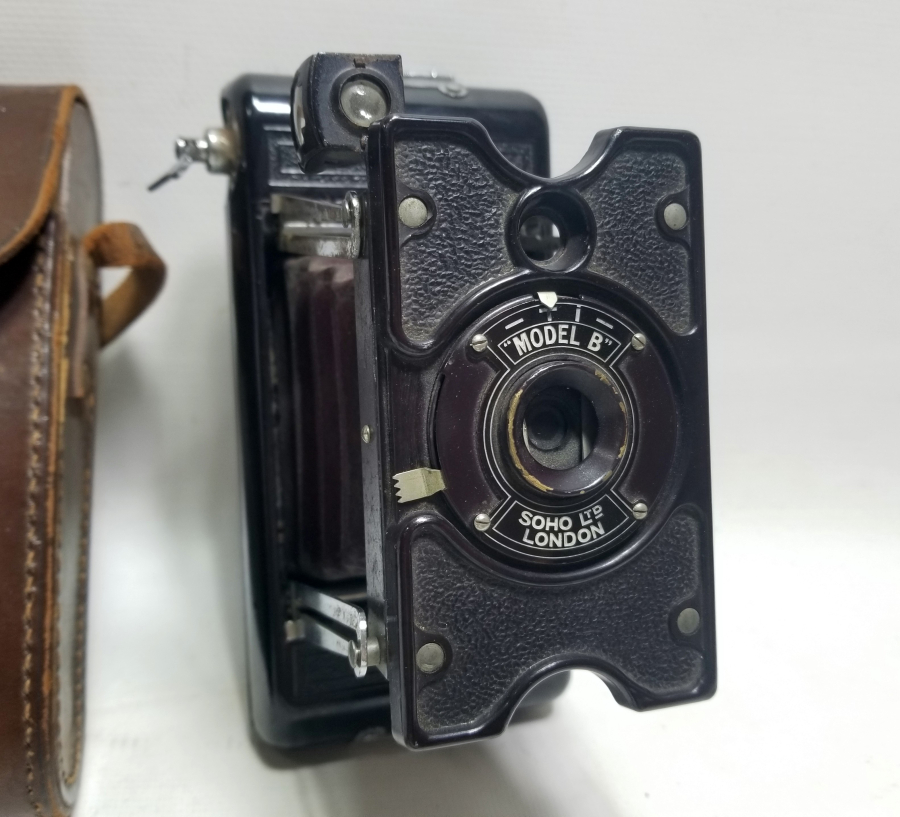 ORİJİNAL DERİ KUTUSUNDA ANTİKA FOTOĞRAF MAKİNESİ