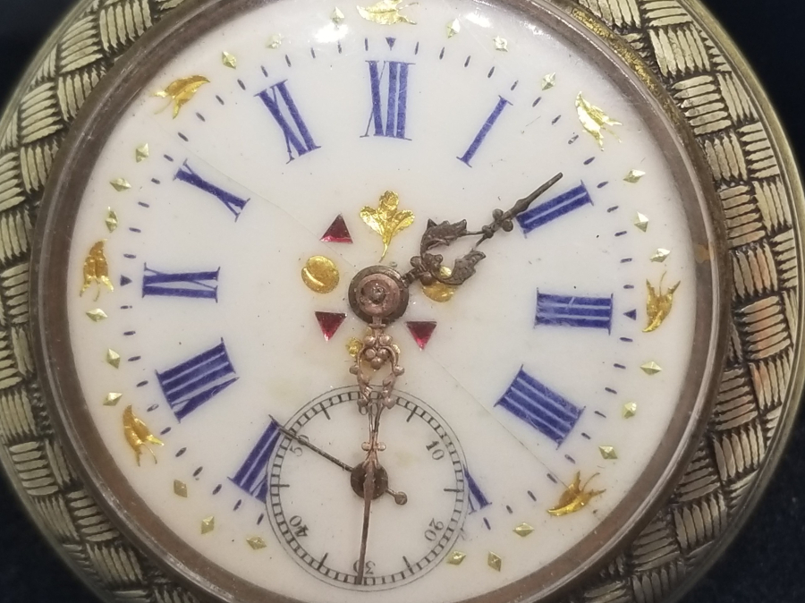 KADRANI ALTIN BEZELİ GÜMÜŞ KASA KURMALI ANTIKA CEP SAATİ 