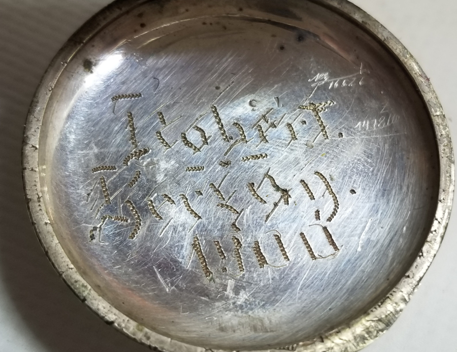 KADRANI ALTIN BEZELİ GÜMÜŞ KASA KURMALI ANTIKA CEP SAATİ 