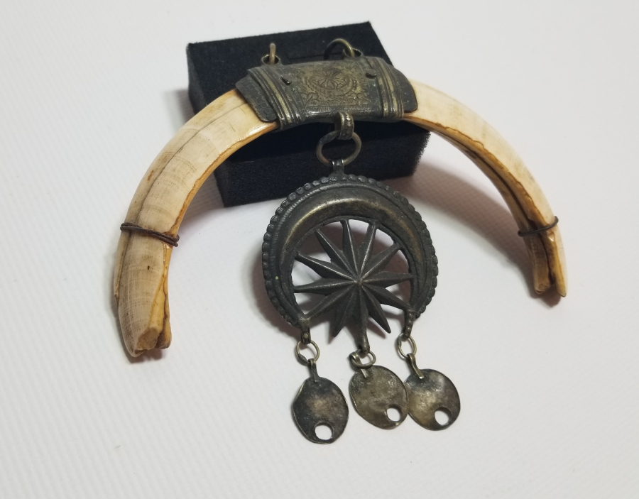 1800 BAŞLARI OSMANLI DÖNEMİ NADİR AY YILDIZLI VE DOMUZ DİŞLİ ŞAMANİK AT TILSIMI