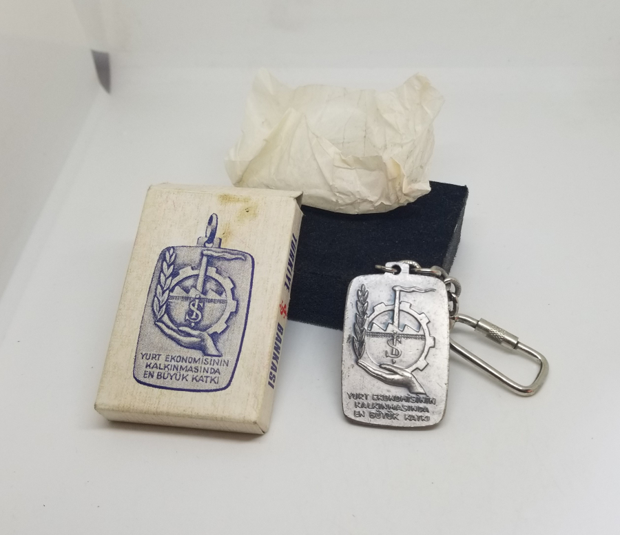 ORİJİNAL KUTUSUNDA ANTİKA İŞ BANKASI ANAHTARLIK