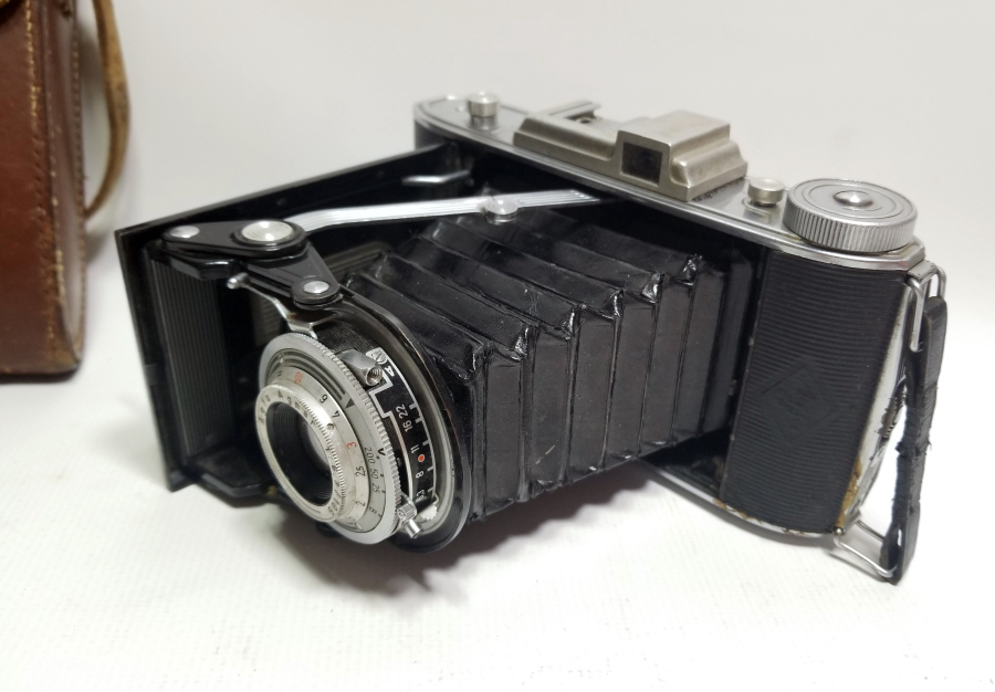 ORİJİNAL KILIFINDA ANTİKA KÖRÜKLÜ FOTOĞRAF MAKİNESİ
