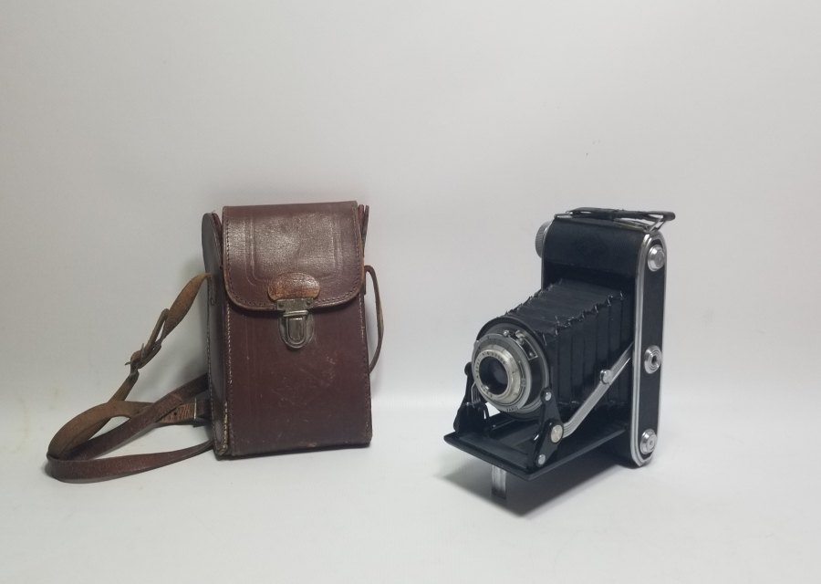 ORİJİNAL KILIFINDA ANTİKA KÖRÜKLÜ FOTOĞRAF MAKİNESİ