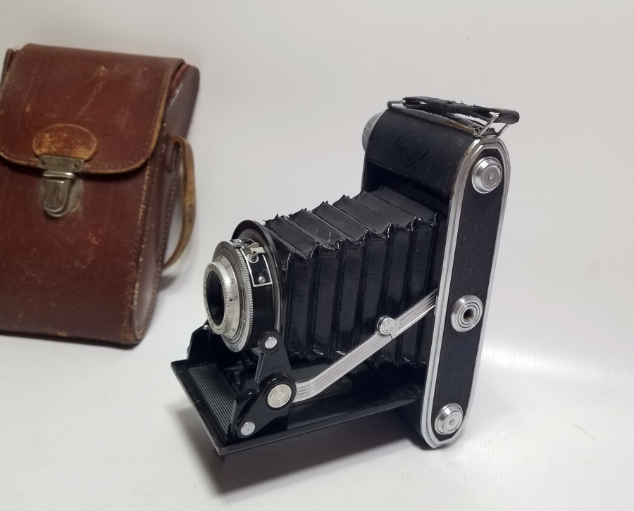 ORİJİNAL KILIFINDA ANTİKA KÖRÜKLÜ FOTOĞRAF MAKİNESİ