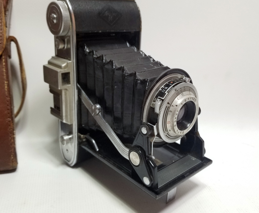 ORİJİNAL KILIFINDA ANTİKA KÖRÜKLÜ FOTOĞRAF MAKİNESİ