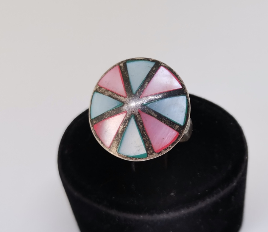 SEDEFLİ KAVUK FORMUNDA YAPILMIŞ GÜMÜŞ YÜZÜK