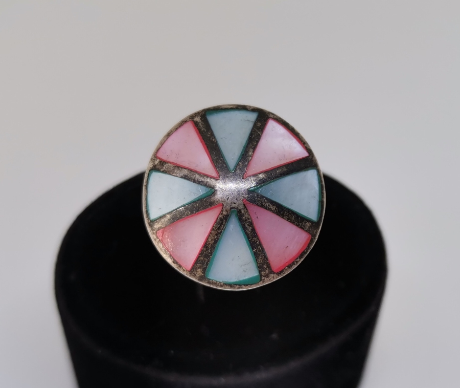 SEDEFLİ KAVUK FORMUNDA YAPILMIŞ GÜMÜŞ YÜZÜK