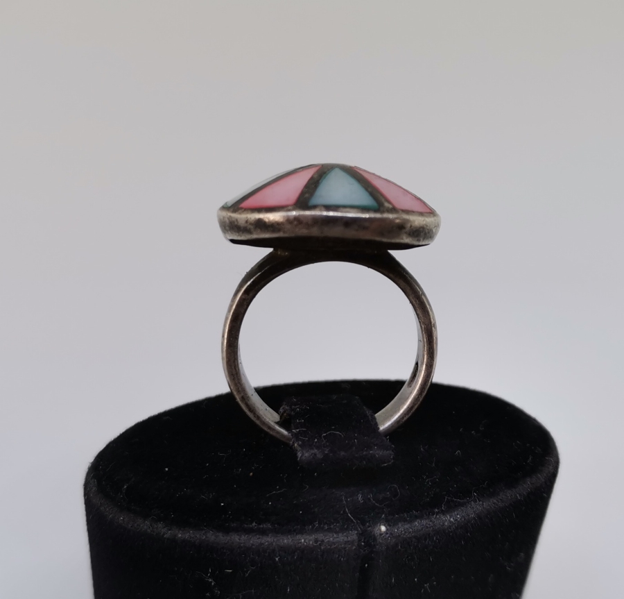 SEDEFLİ KAVUK FORMUNDA YAPILMIŞ GÜMÜŞ YÜZÜK