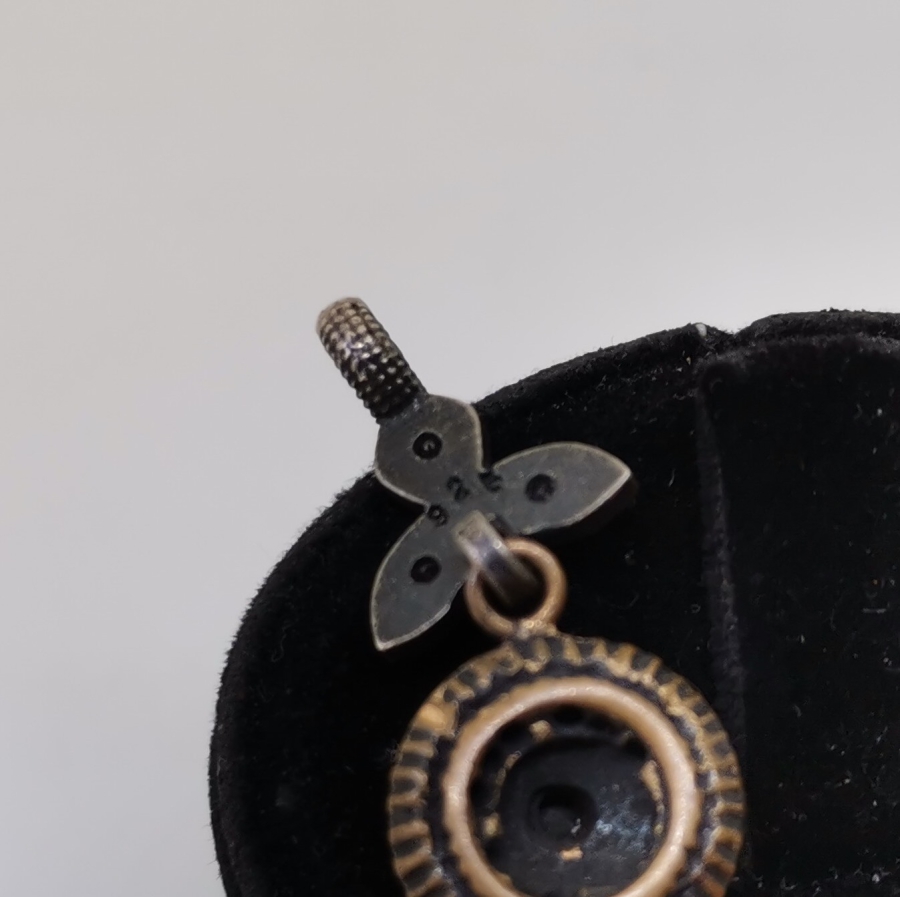 ÜZERİ ÇEŞİTLİ TAŞLARLA SÜSLÜ VAN İŞİ GÜMÜŞ KOLYE UCU