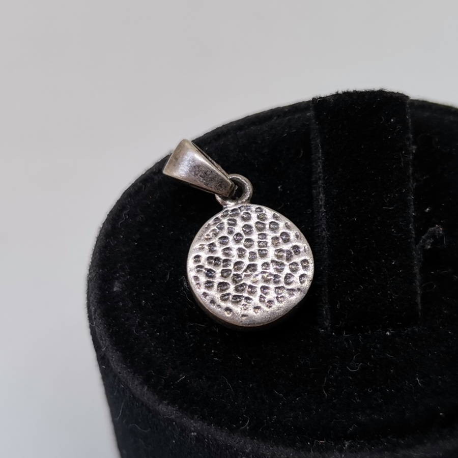 ÜZERİ TAŞLI GÜMÜŞ KOLYE UCU