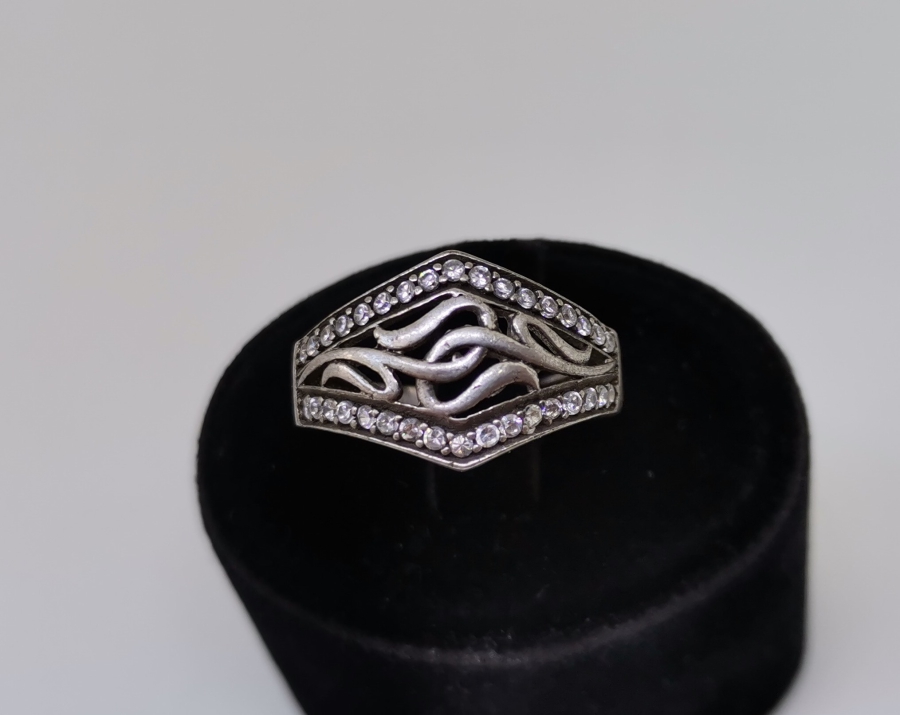 ÜZERİ KABARTMA İŞÇİLİKLİ MARGAZİT TAŞLI GÜMÜŞ YÜZÜK